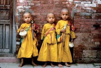 nepal_children_native_dress_216202.jpg