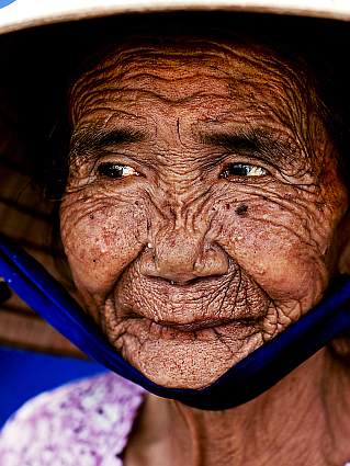 old Vietnamese lady.png